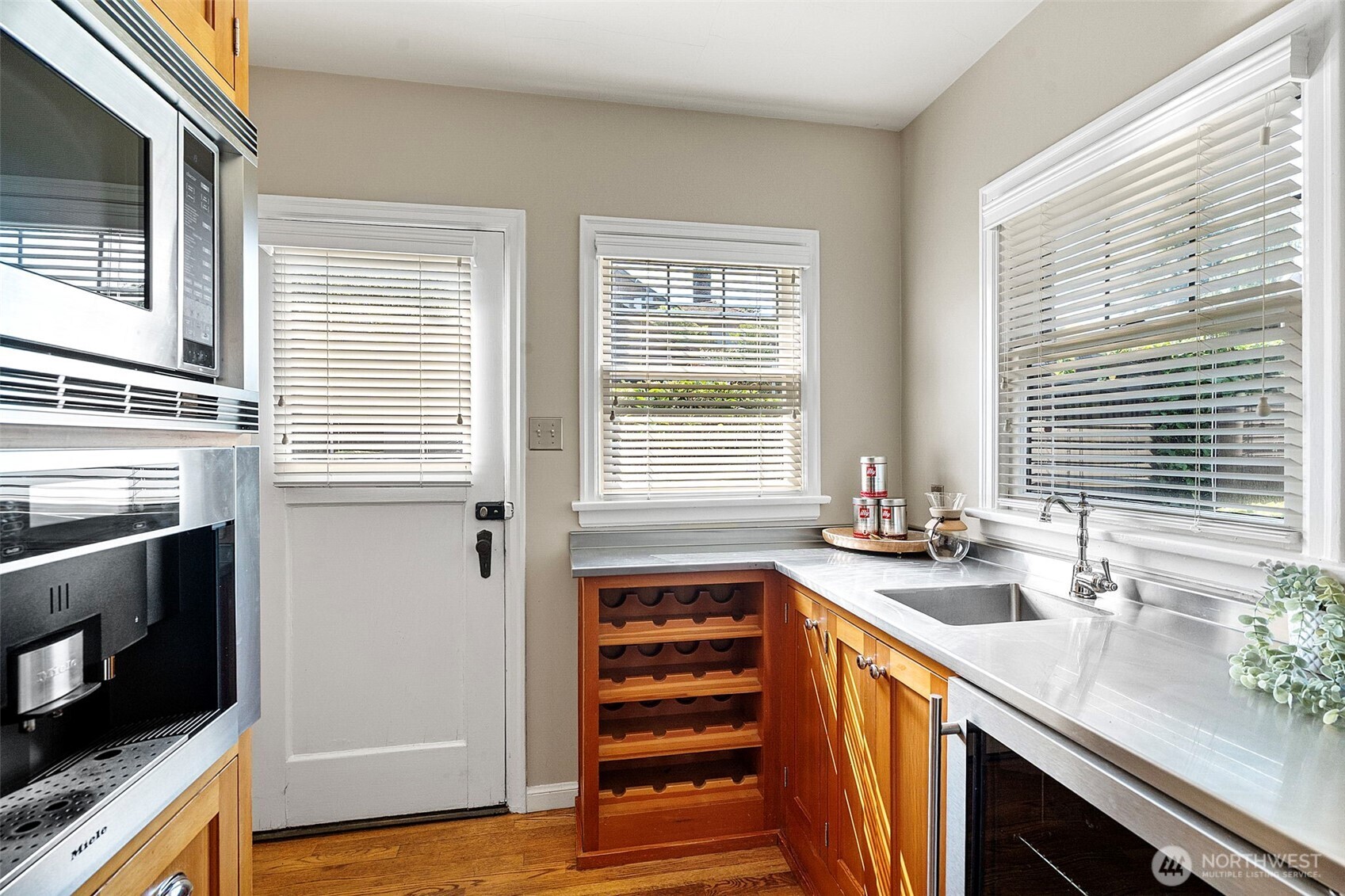 1012 N Park Drive Property Photo 15