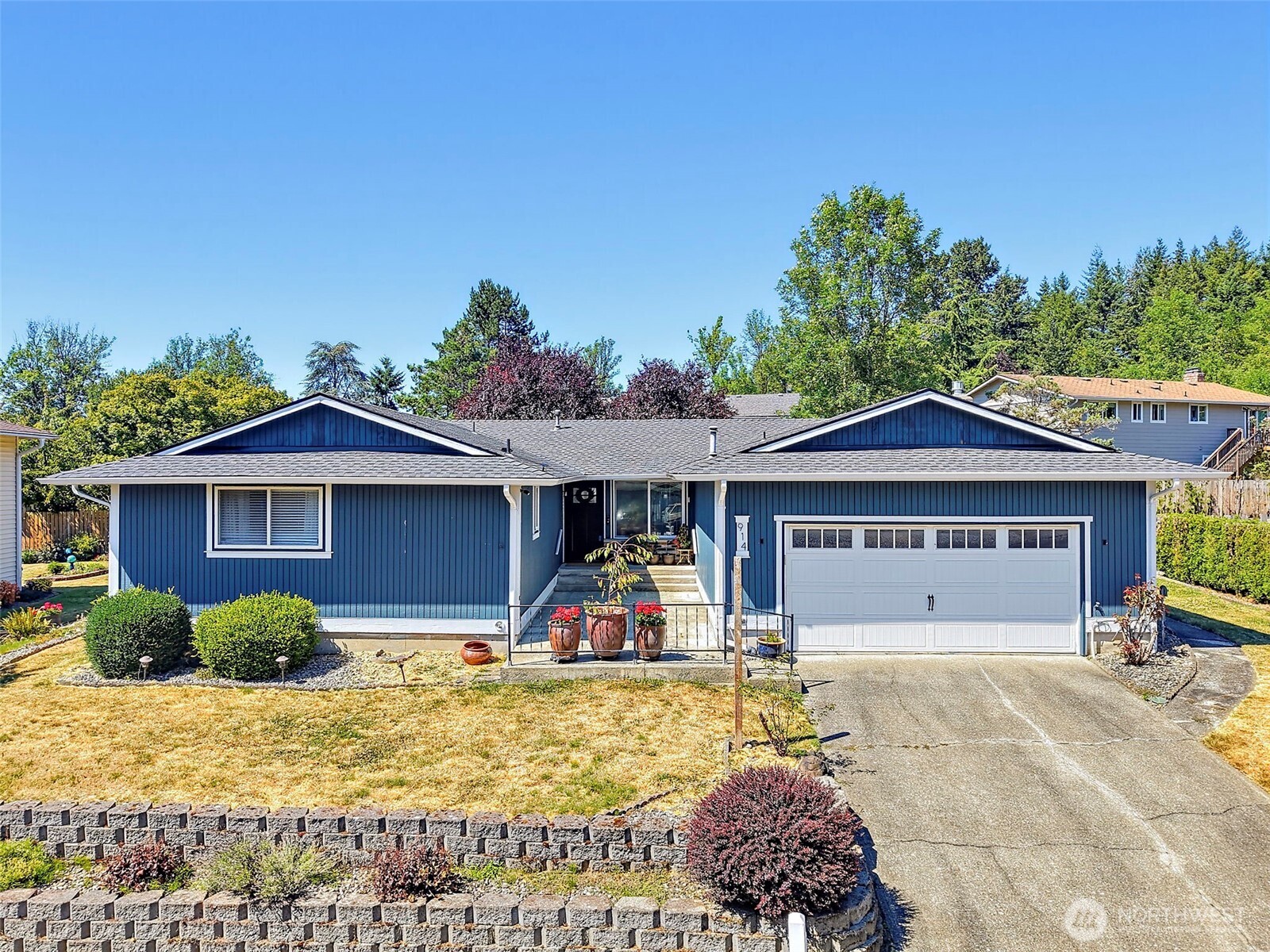 914 S 30th Place Property Photo 1