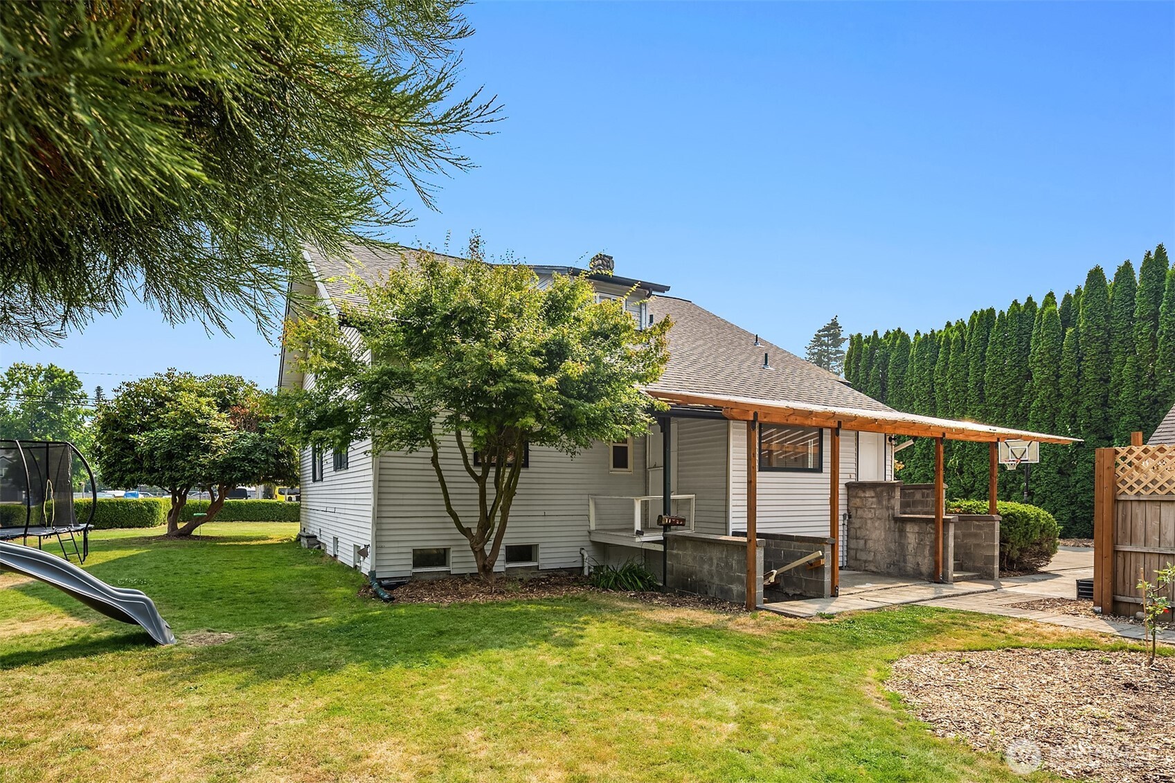 15502 182nd Avenue Property Photo 2