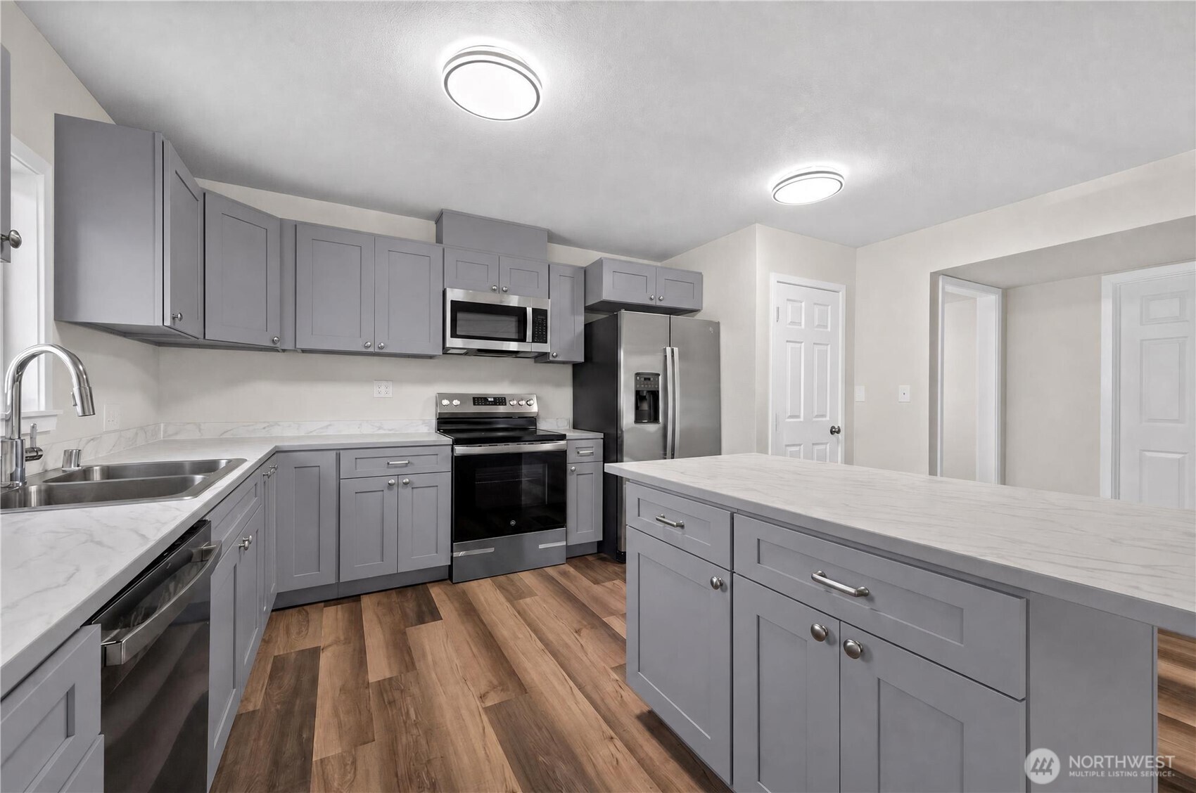 1720 W Market Street Property Photo 4