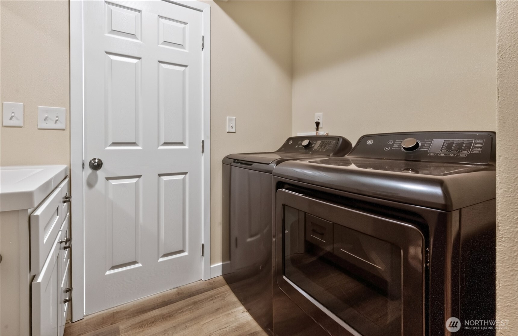 1720 W Market Street Property Photo 19