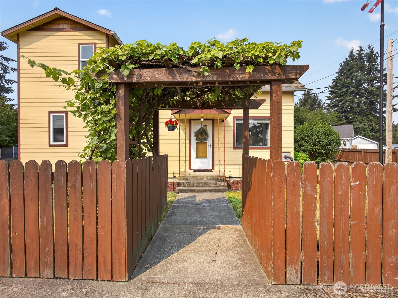 211 S Perkins Street Property Photo 1