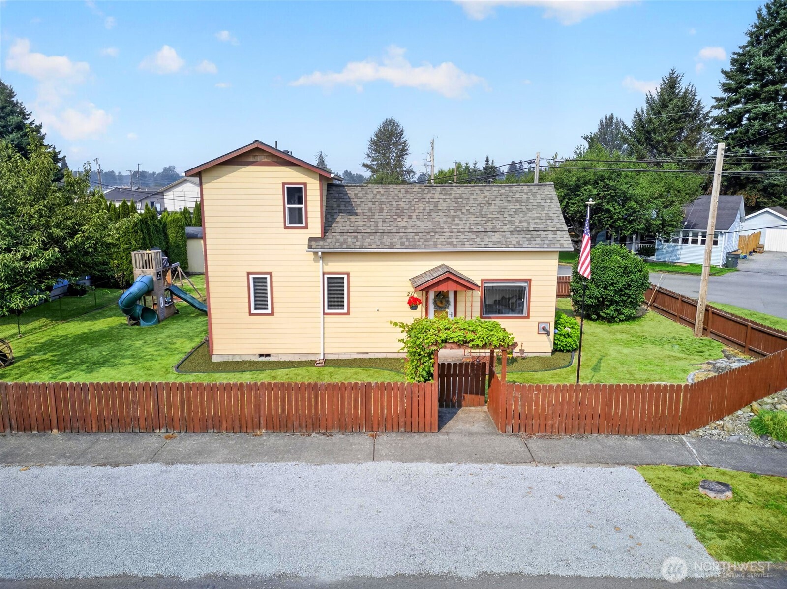 211 S Perkins Street Property Photo 2