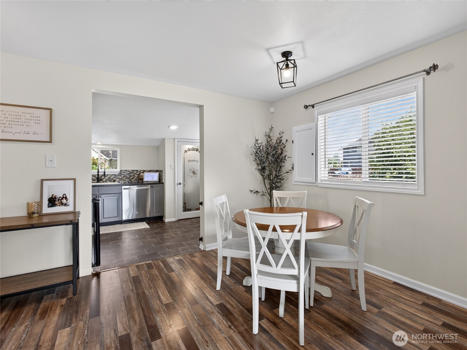 211 S Perkins Street Property Photo 5