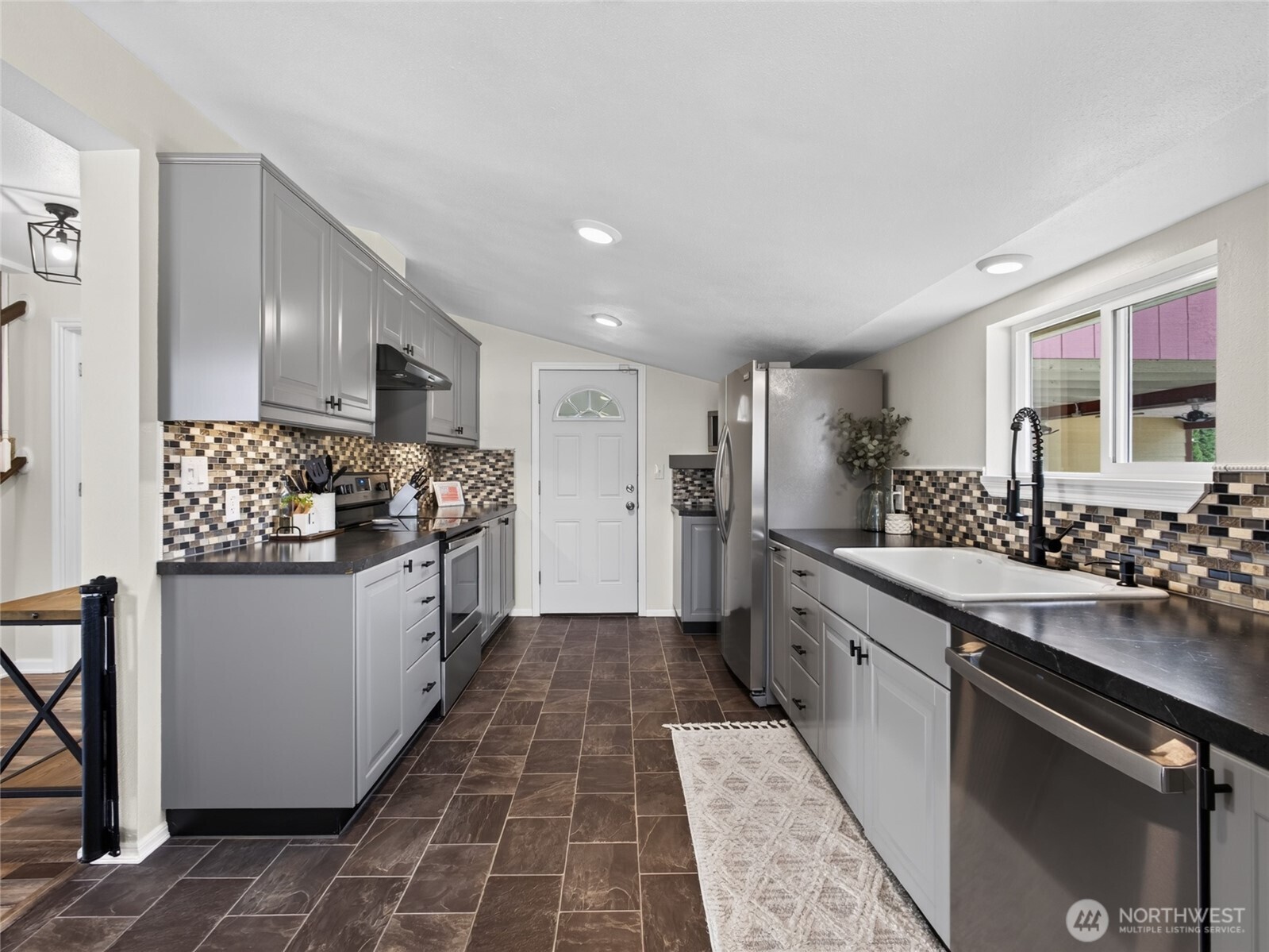 211 S Perkins Street Property Photo 6