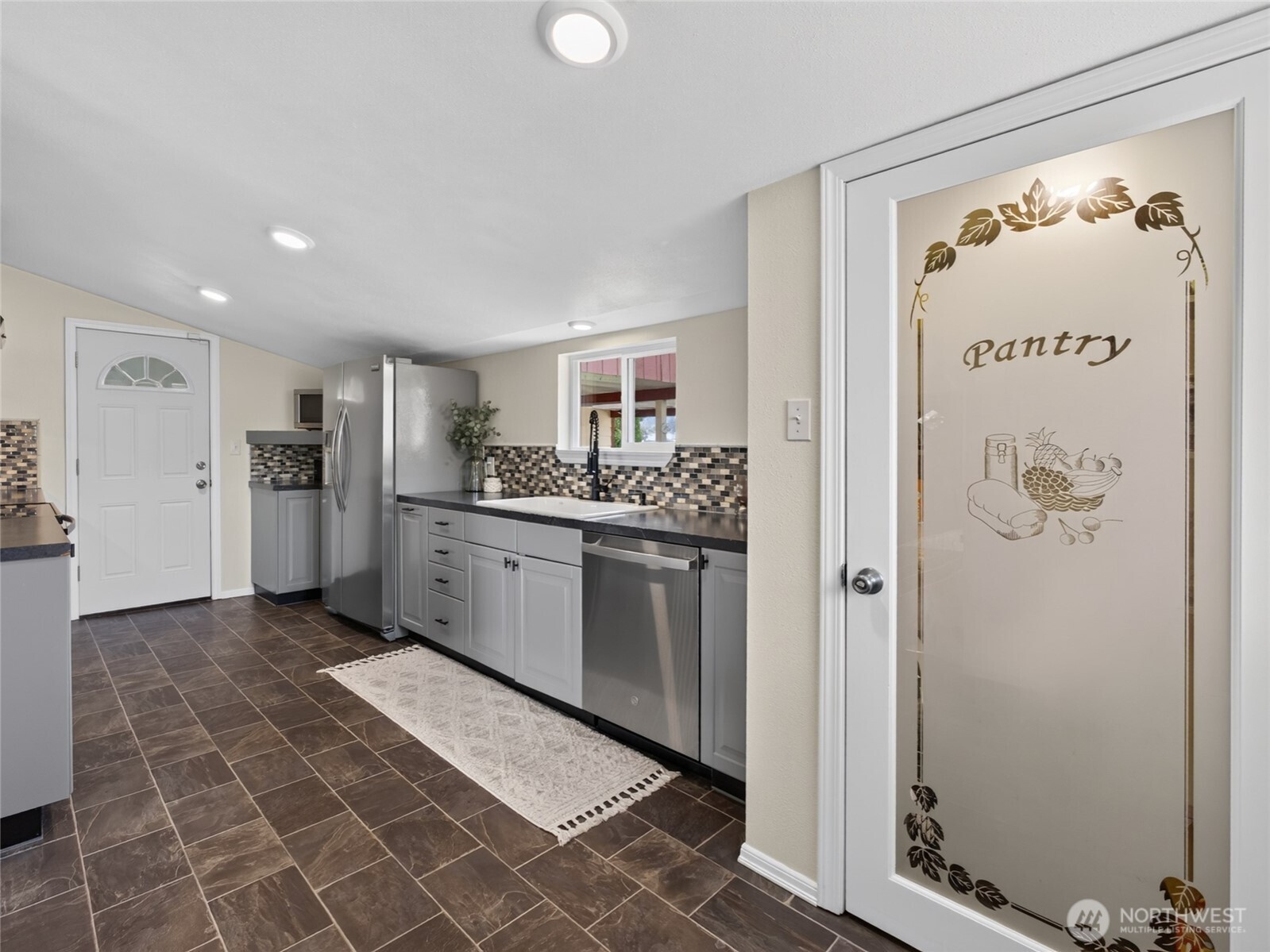 211 S Perkins Street Property Photo 8