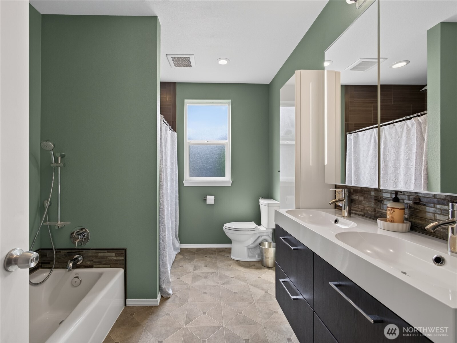 211 S Perkins Street Property Photo 10