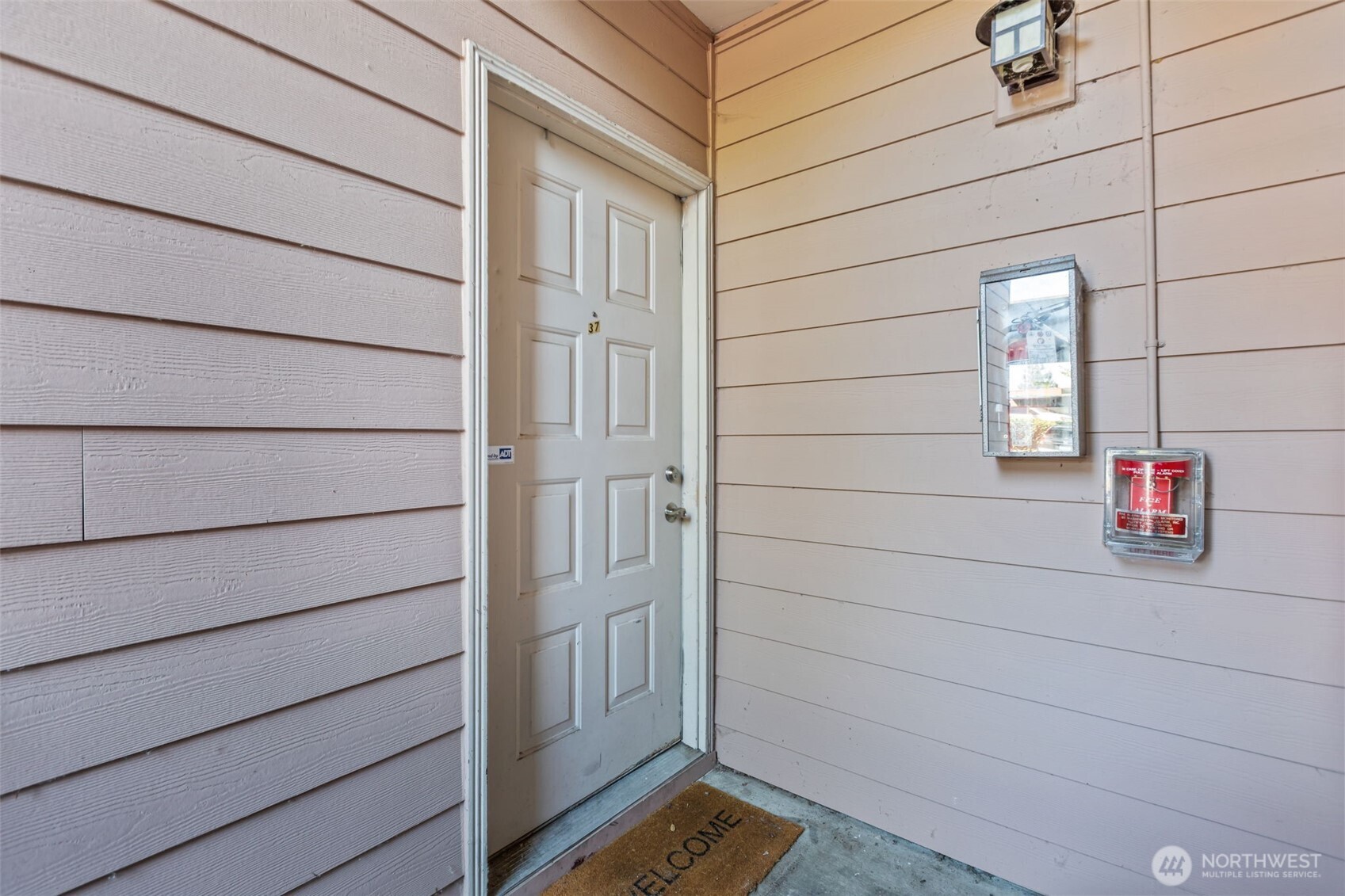 17430 Ambaum Boulevard 37 Property Photo 3