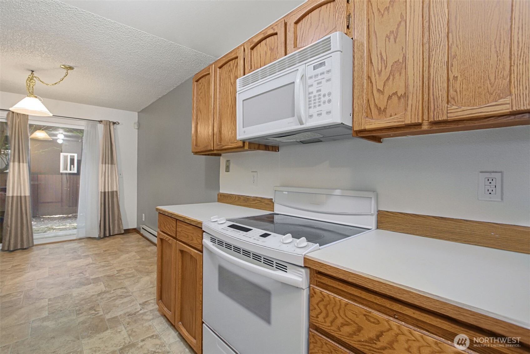17430 Ambaum Boulevard 37 Property Photo 13