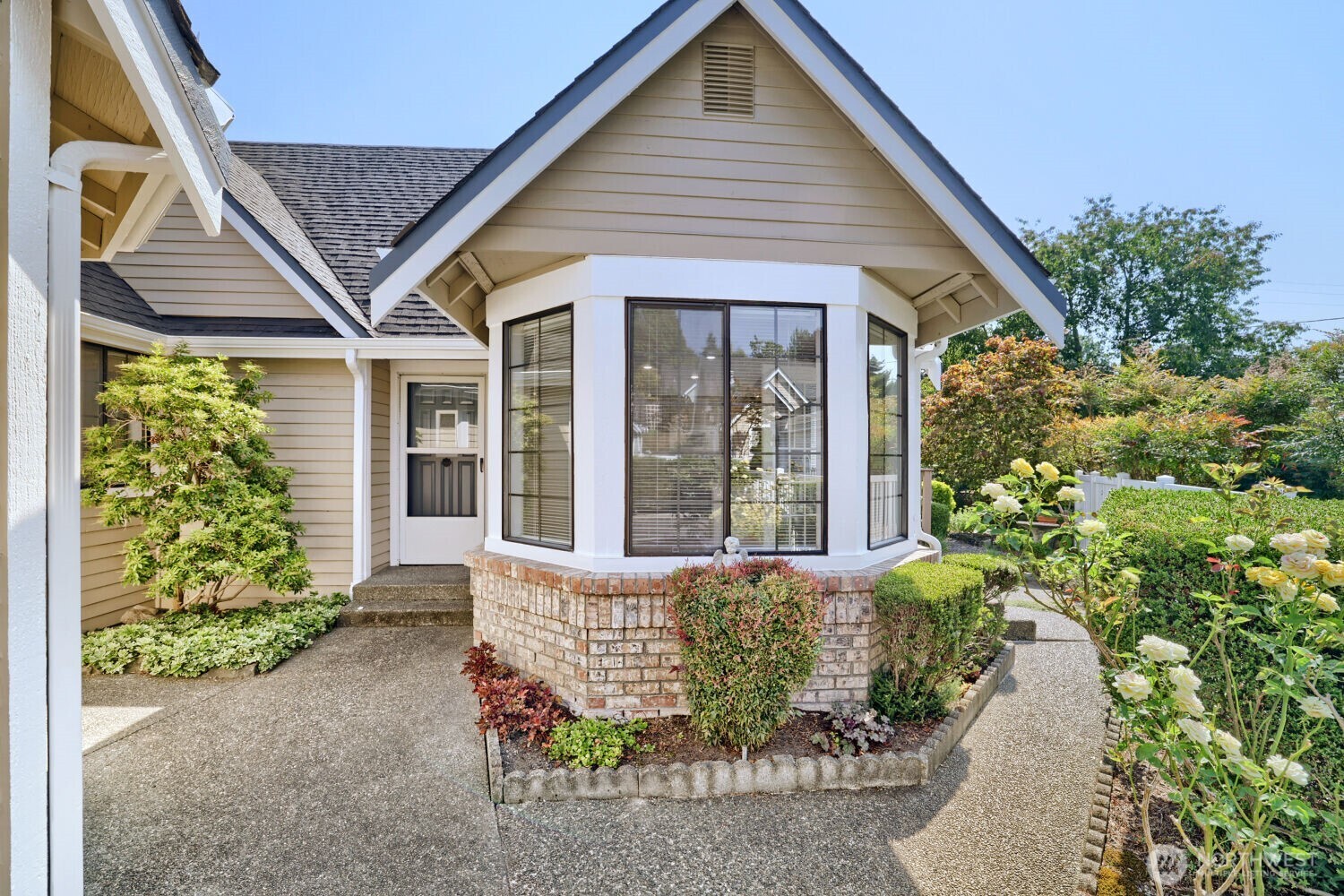 10063 Wallingford Avenue Property Photo 1