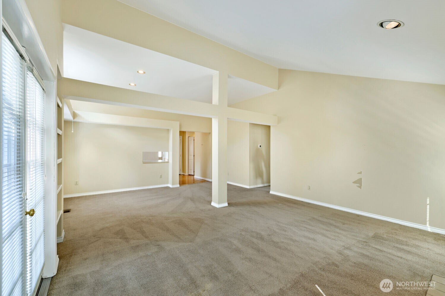 10063 Wallingford Avenue Property Photo 9