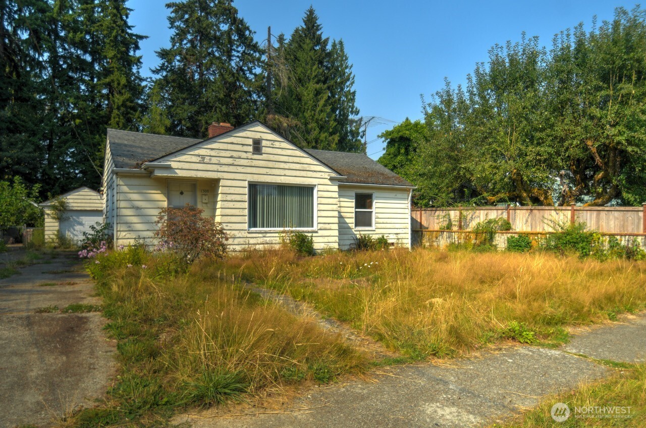 1308 Jasper Avenue Property Photo 1