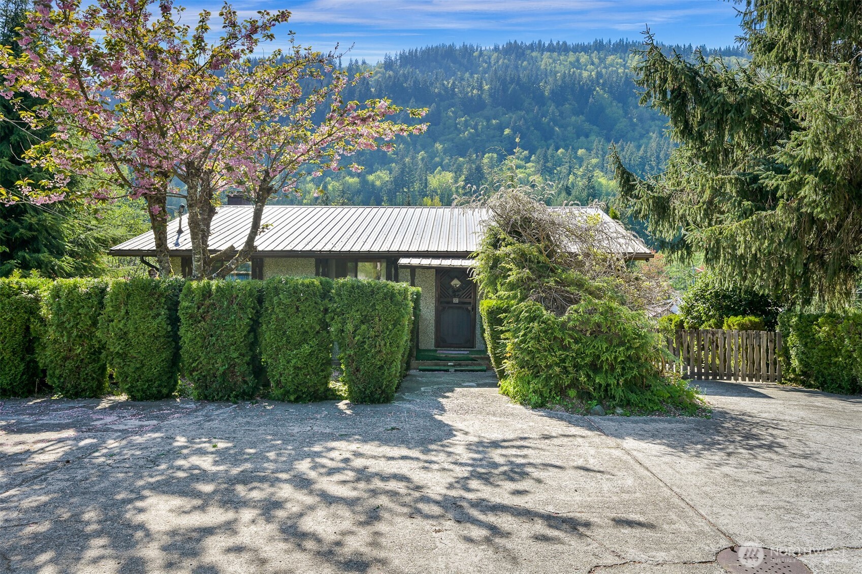 371 Lakeside Drive Property Photo 4