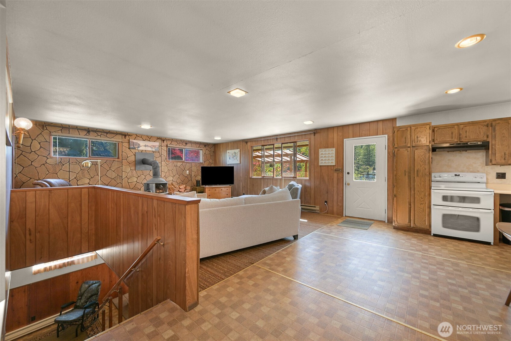 371 Lakeside Drive Property Photo 6