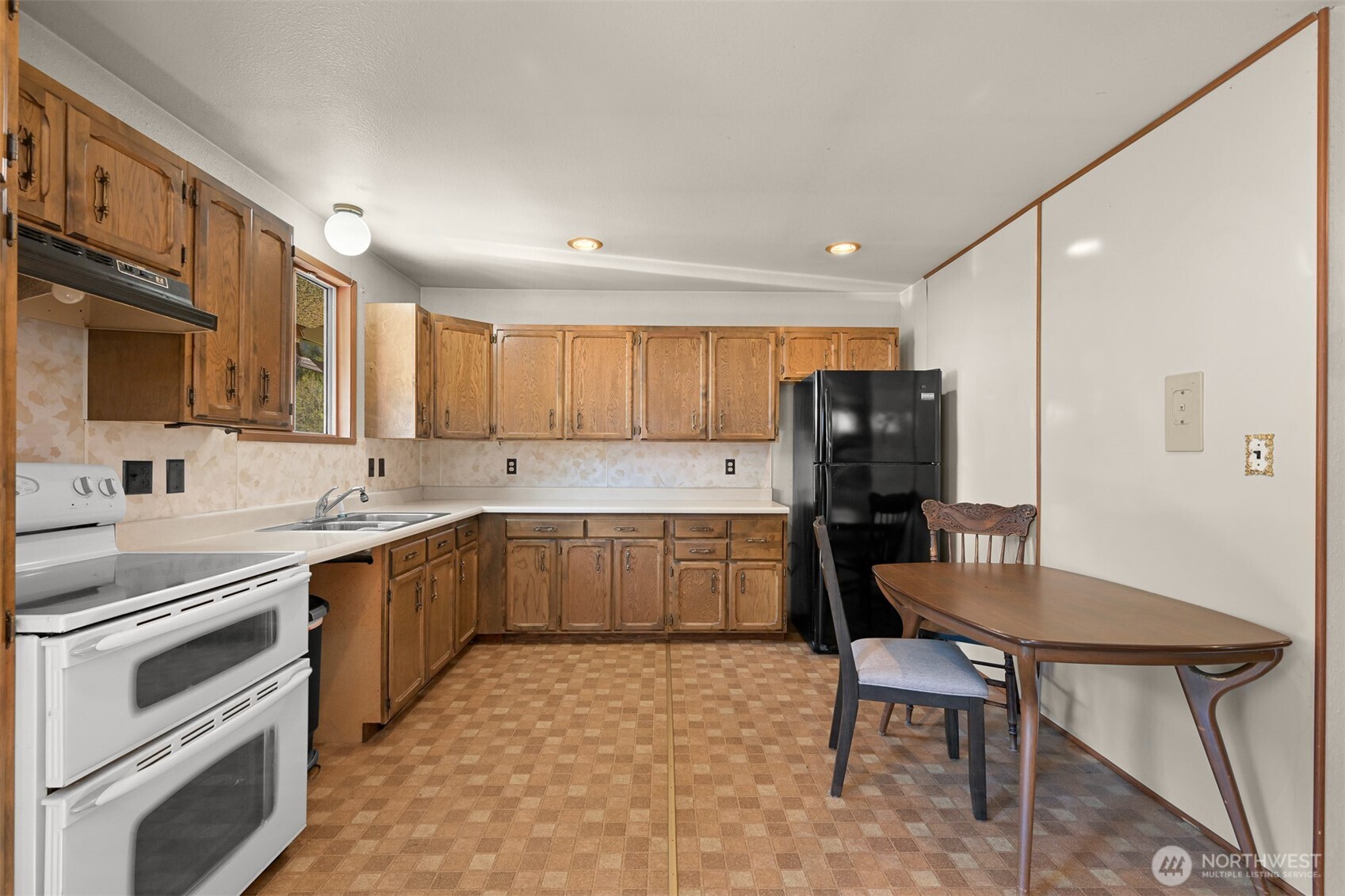 371 Lakeside Drive Property Photo 12