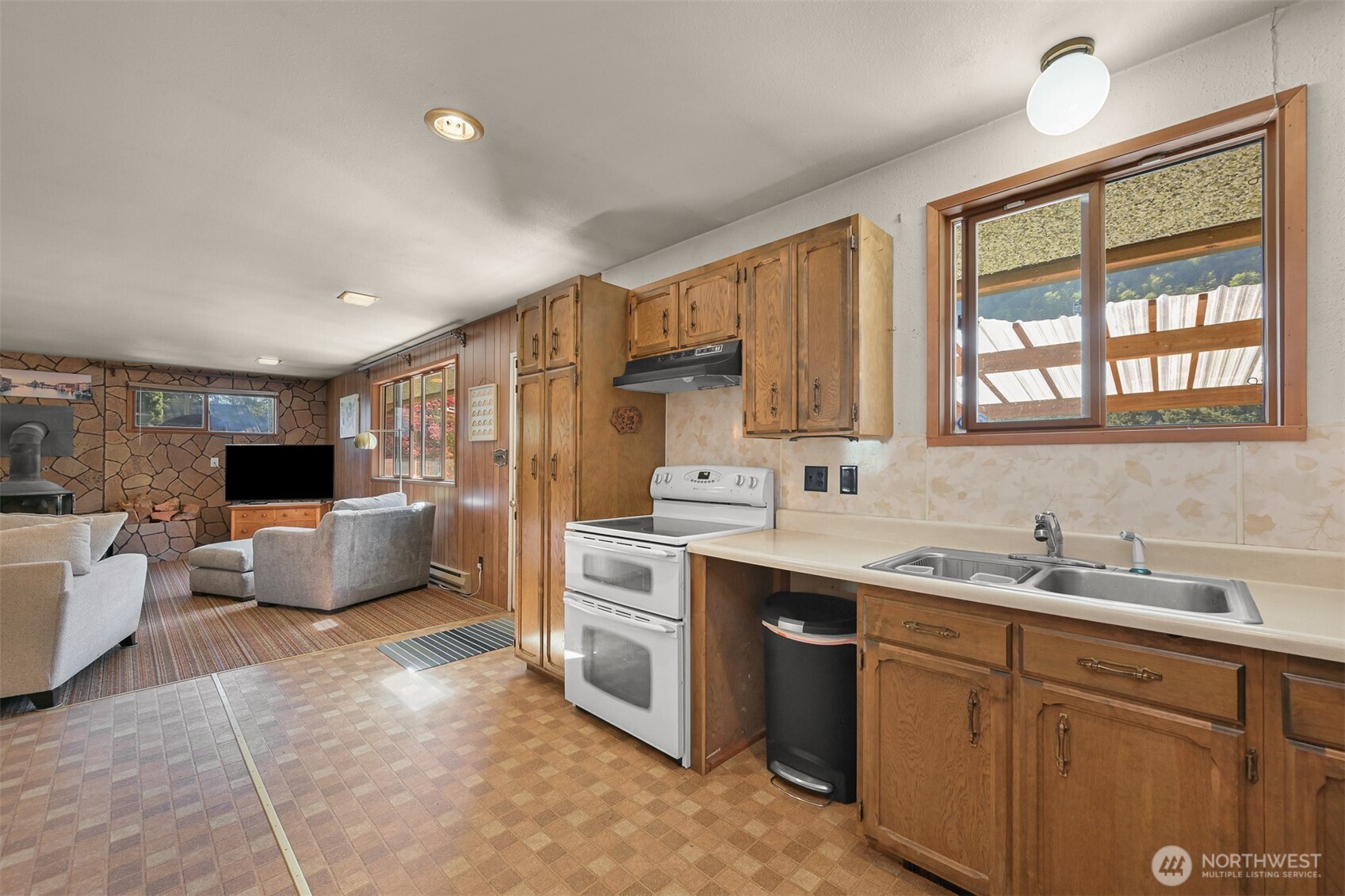 371 Lakeside Drive Property Photo 13