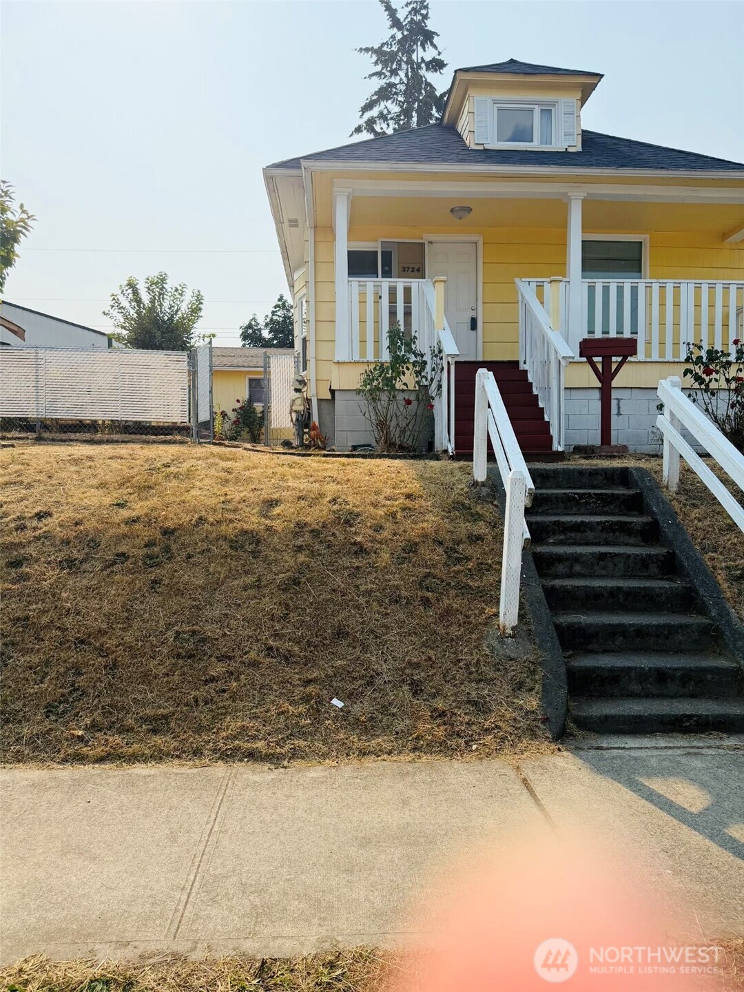 3724 E J Street Property Photo 4