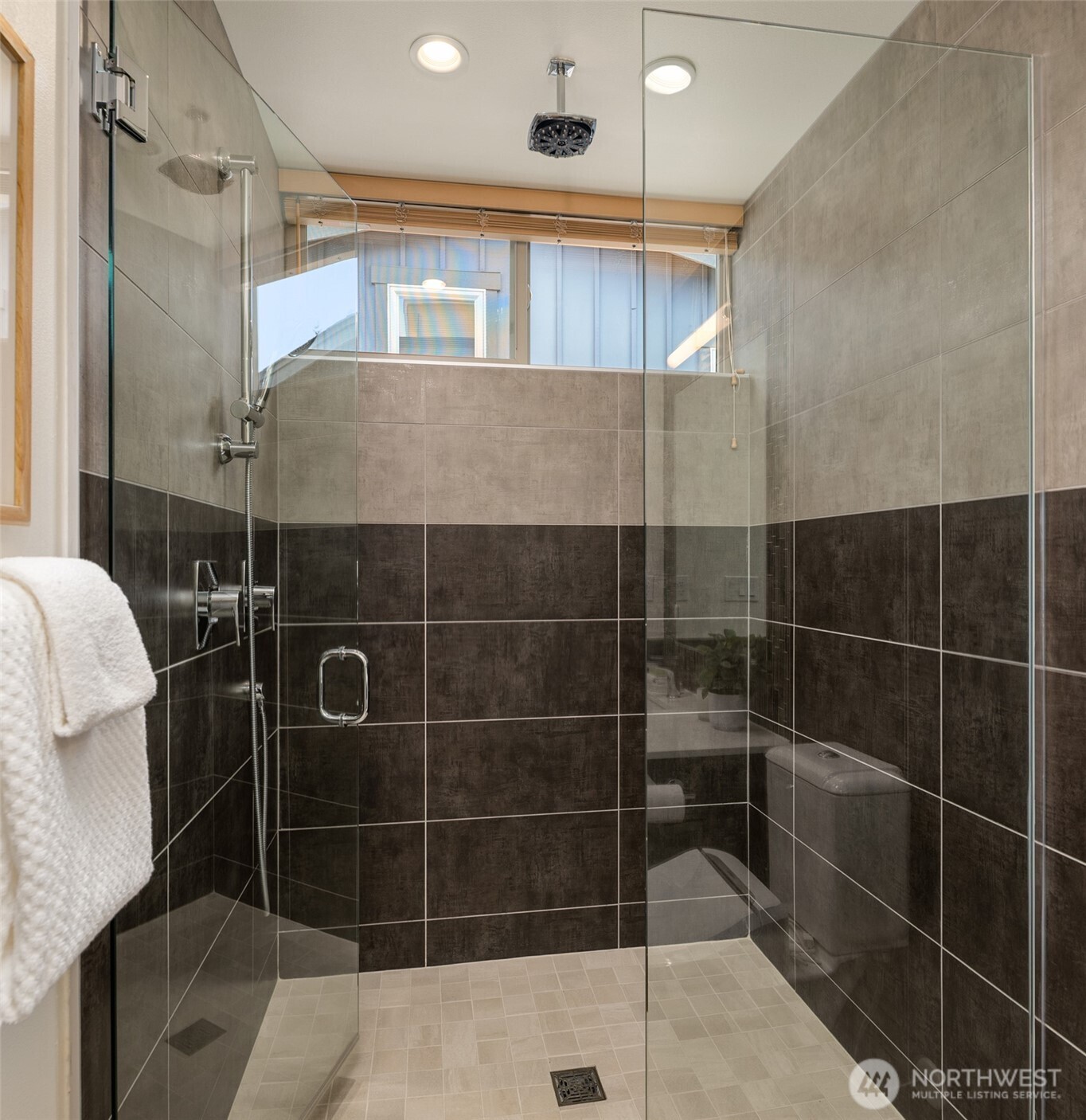 464 Ne Maple Leaf Place B Property Photo 17