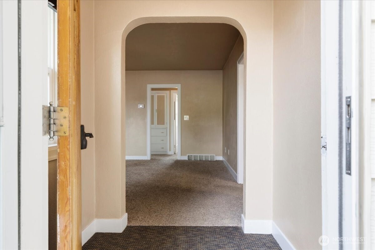 15 Nw Cole Property Photo 4