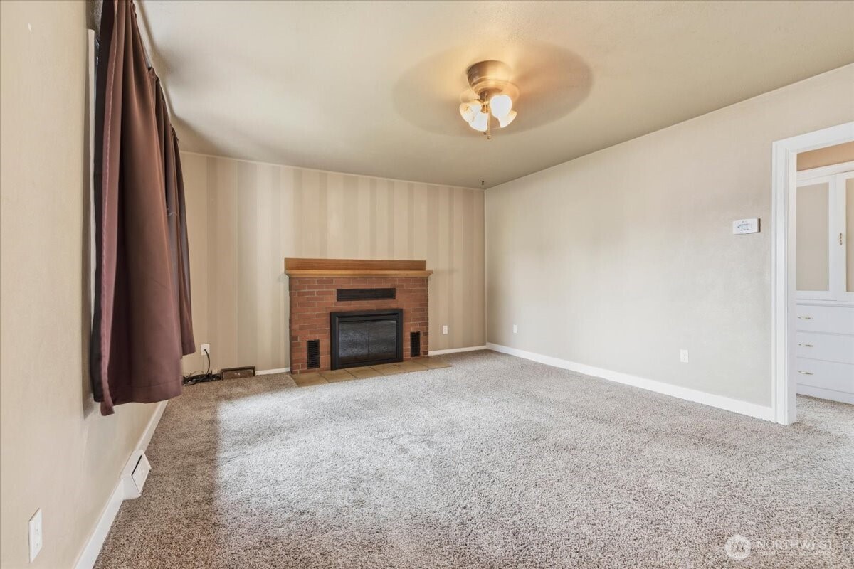 15 Nw Cole Property Photo 5