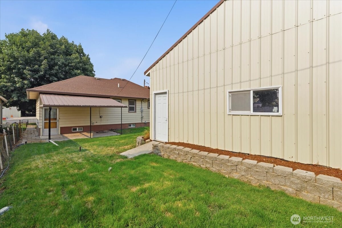 15 Nw Cole Property Photo 32