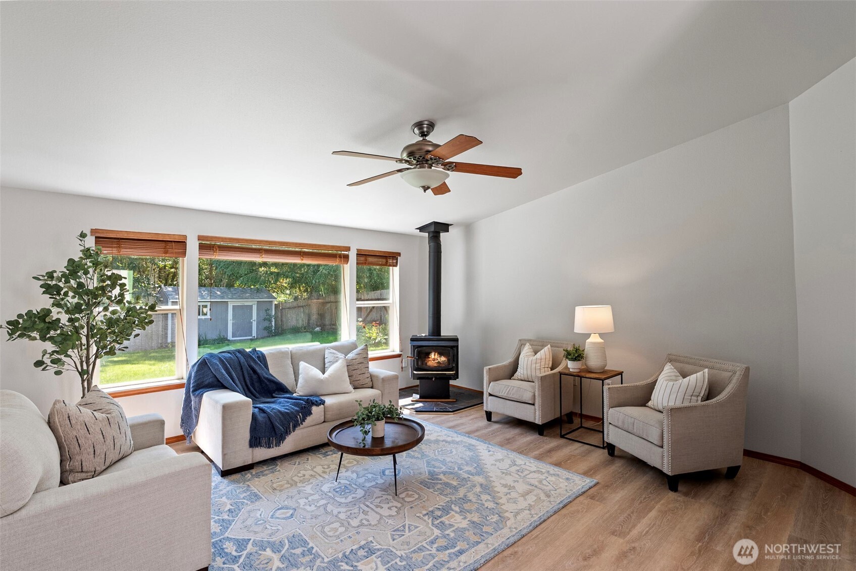 511 E Gills Cove Drive Property Photo 2