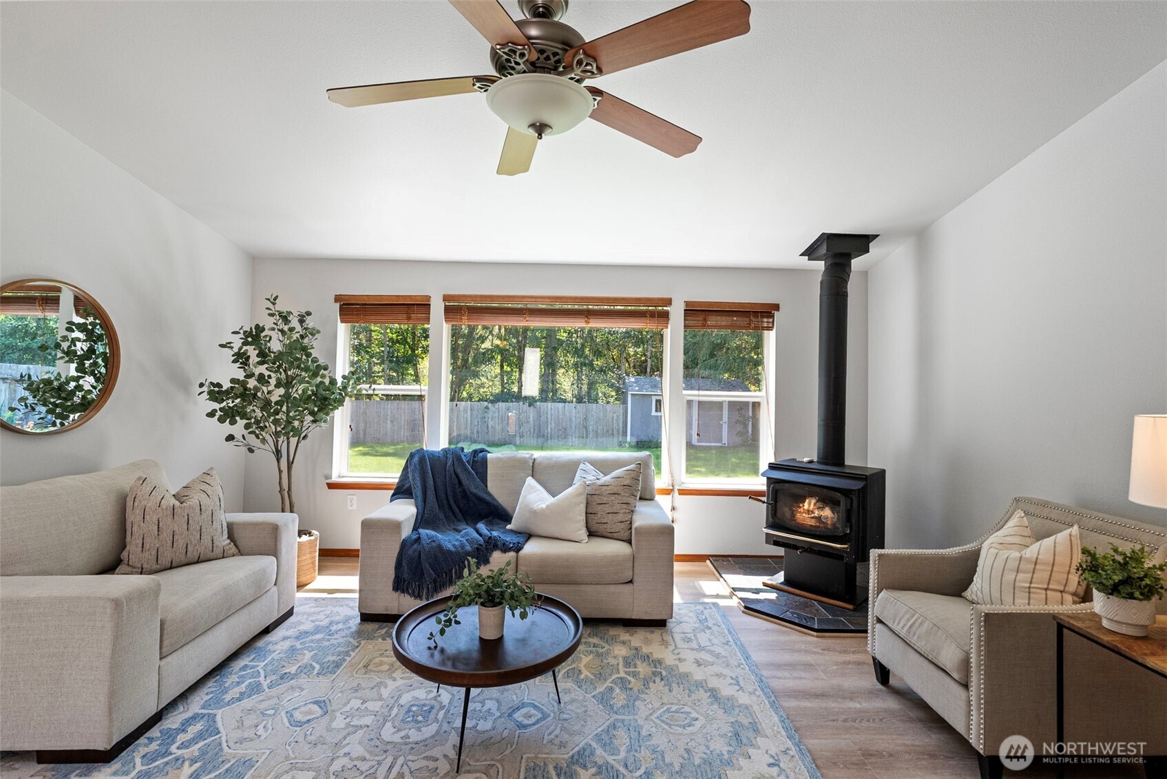 511 E Gills Cove Drive Property Photo 3