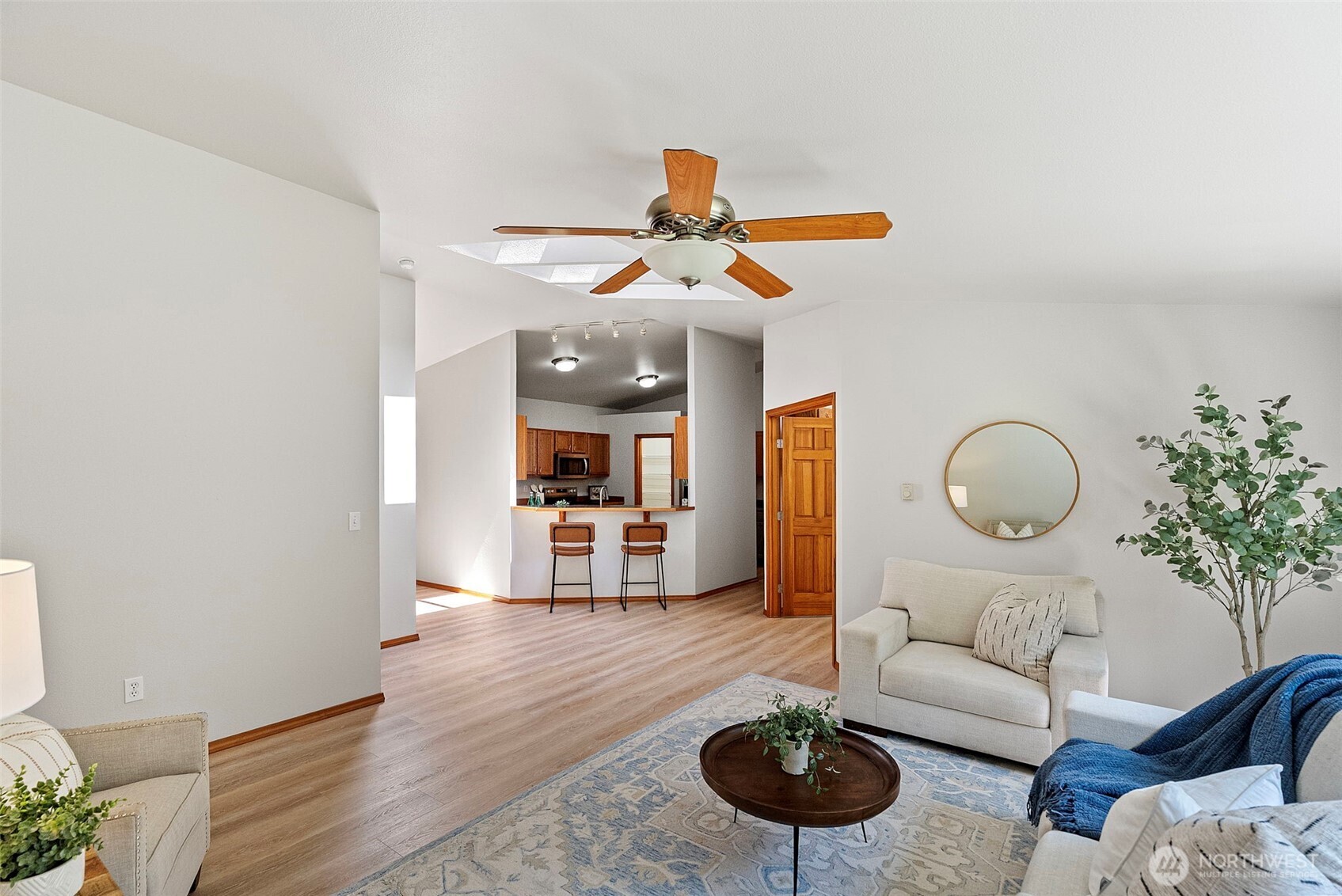 511 E Gills Cove Drive Property Photo 4
