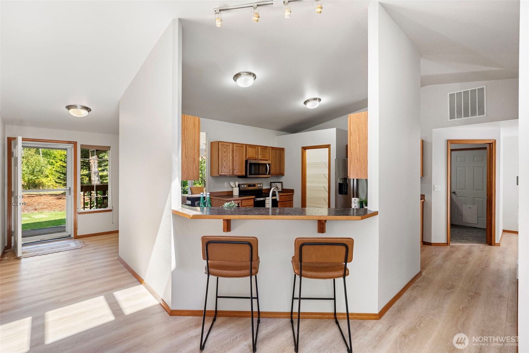 511 E Gills Cove Drive Property Photo 8