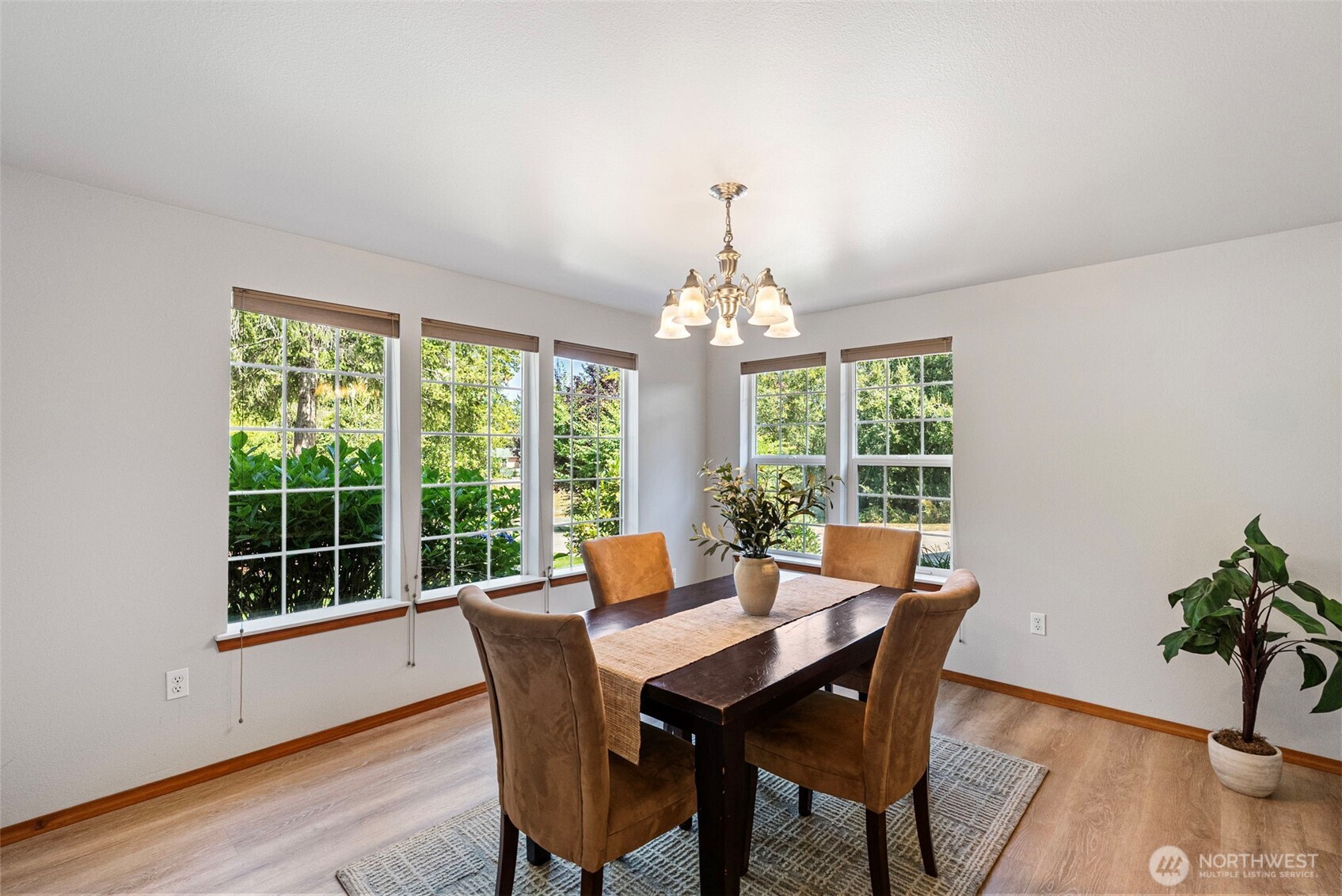 511 E Gills Cove Drive Property Photo 10