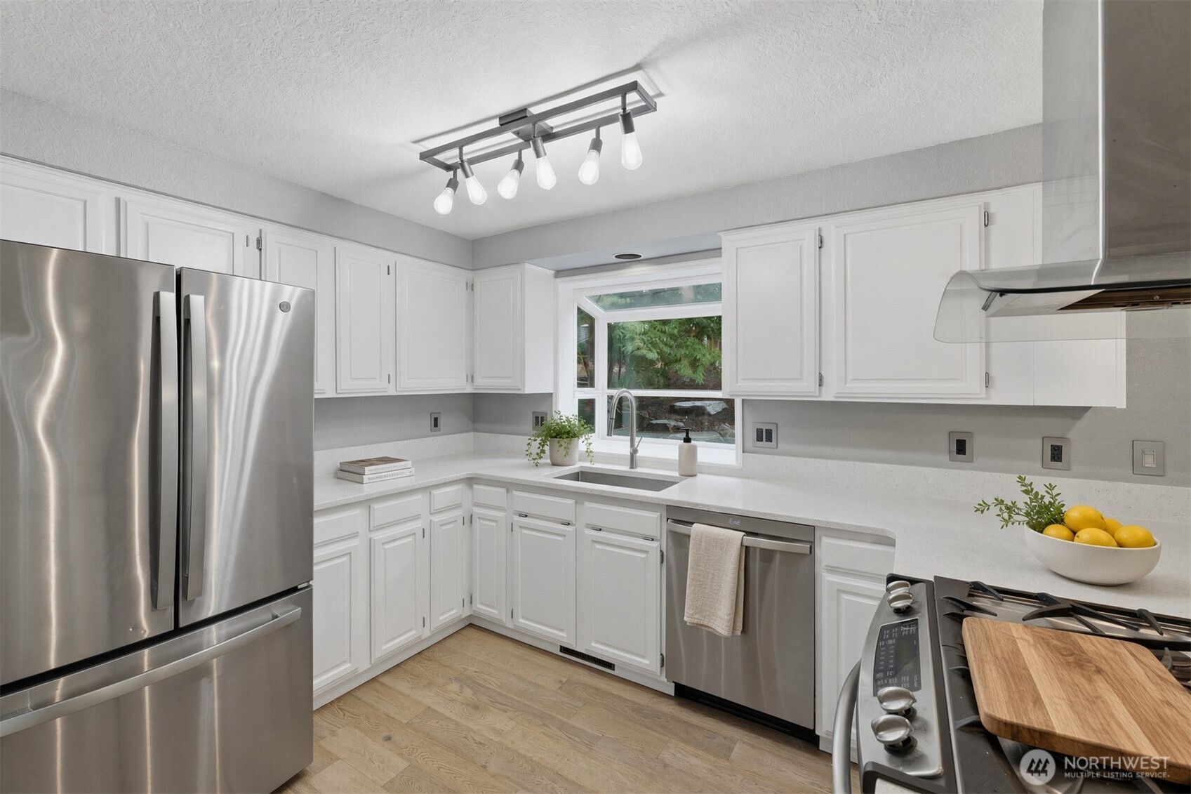 528 Seahawk Street Property Photo 5