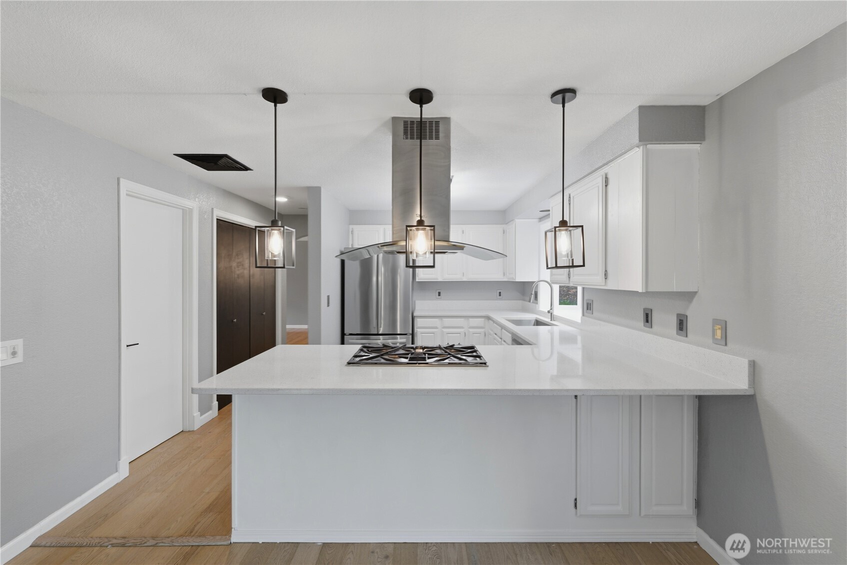 528 Seahawk Street Property Photo 8