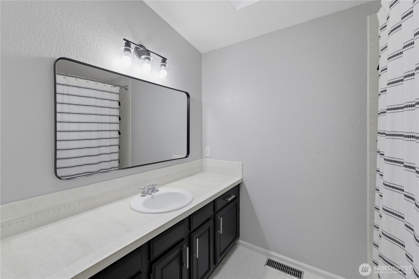 528 Seahawk Street Property Photo 15