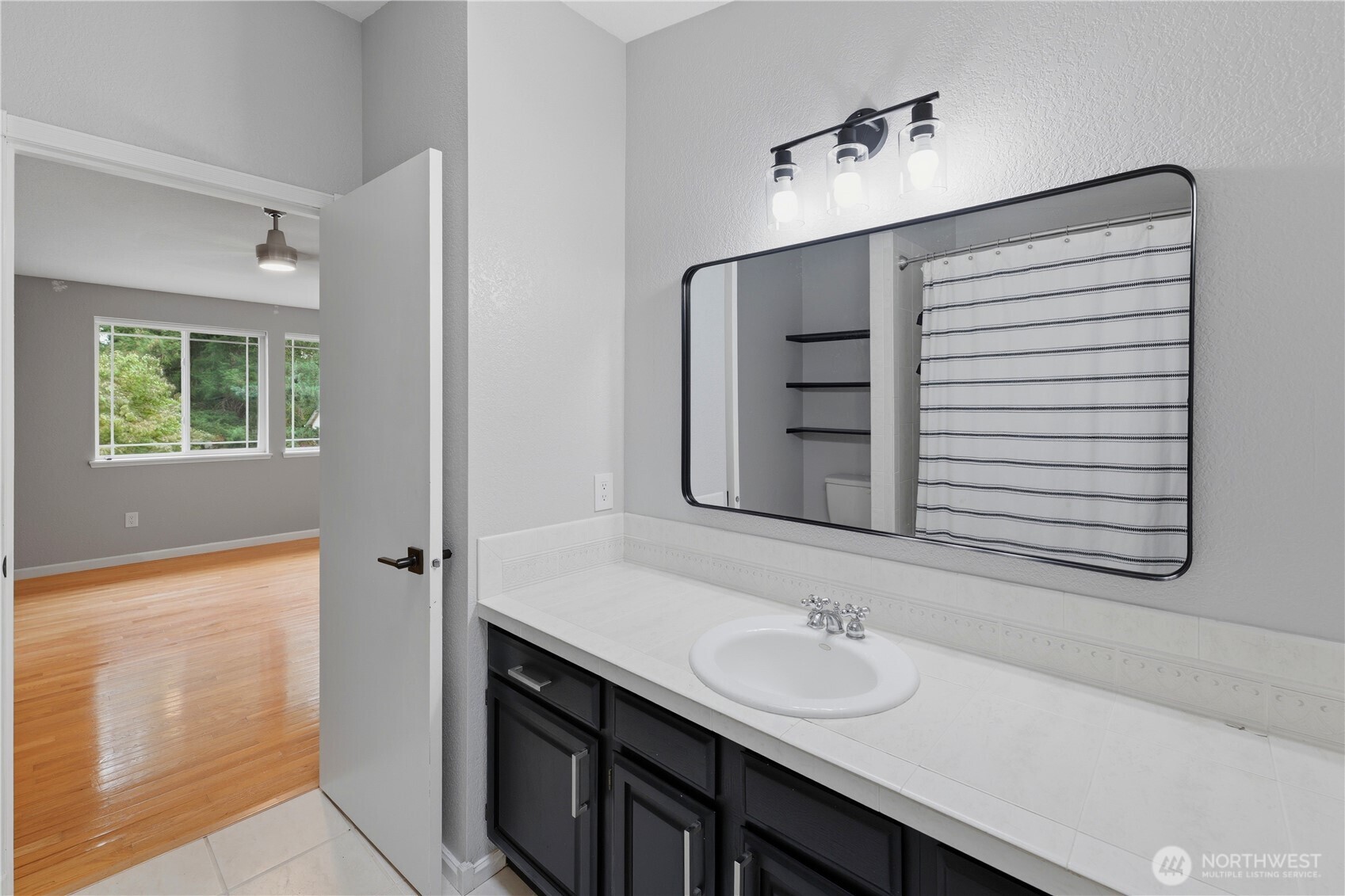 528 Seahawk Street Property Photo 16