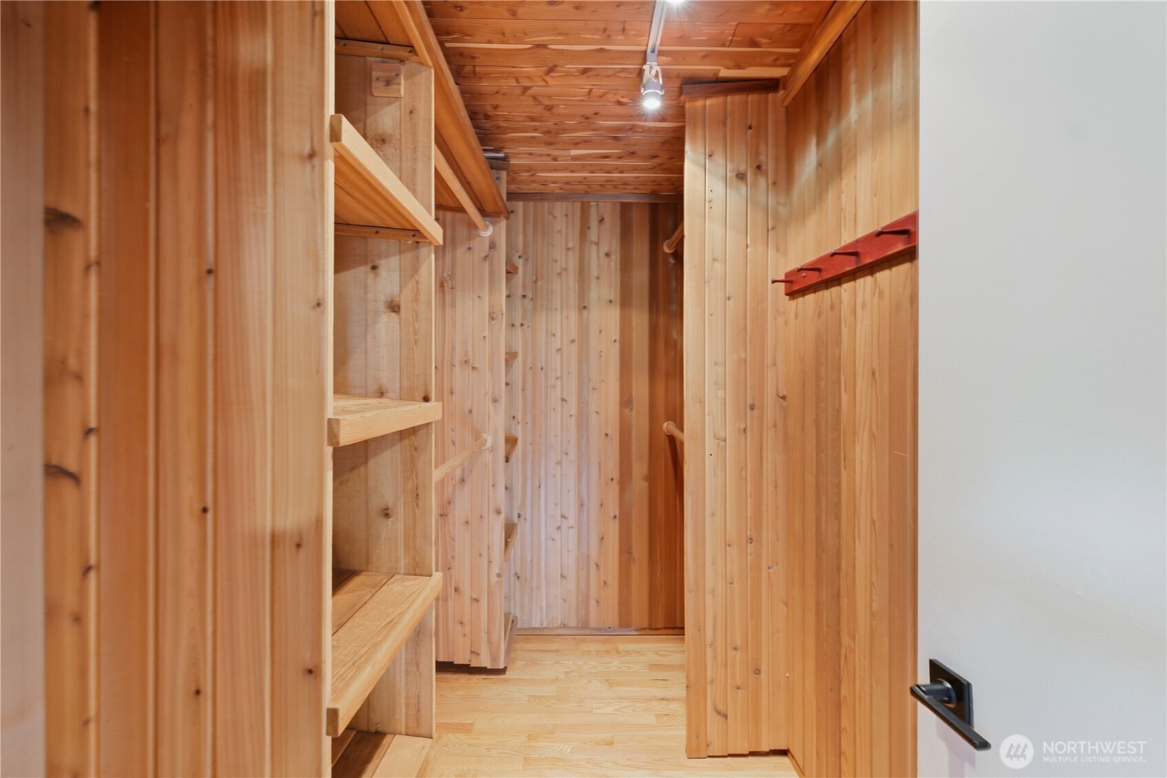 528 Seahawk Street Property Photo 17