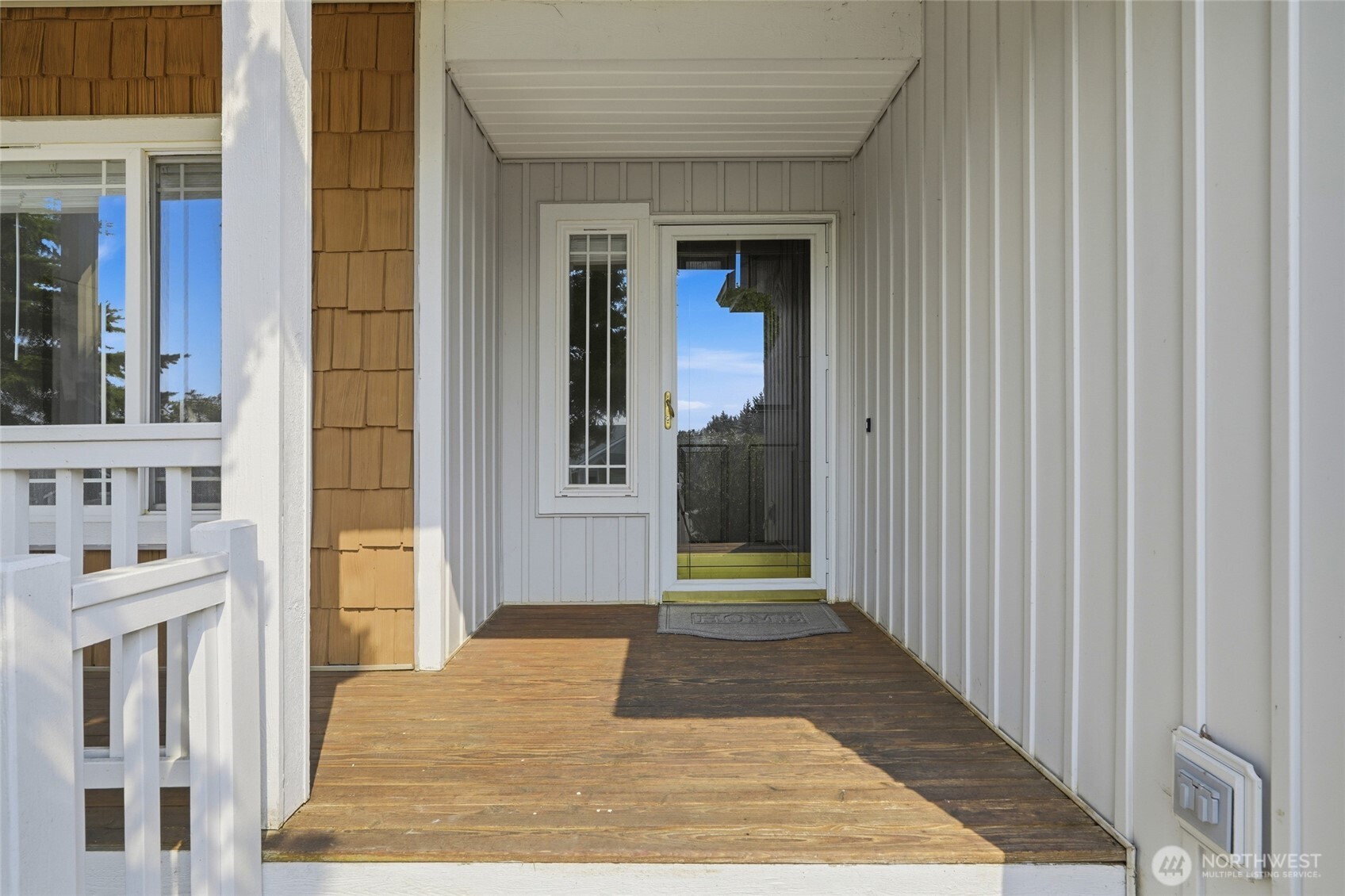 6805 59th Place Property Photo 3