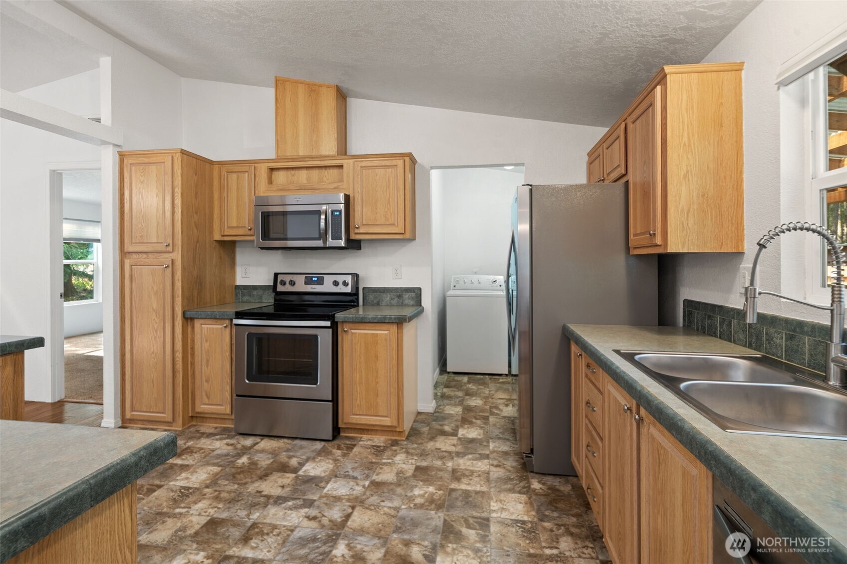 361 N Rainbow Way Property Photo 12