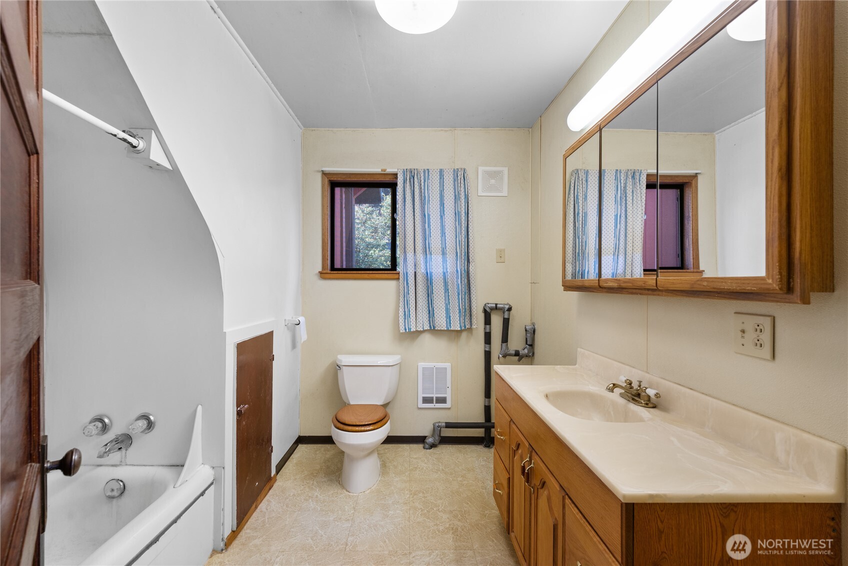 27193 State Route 20 Property Photo 24