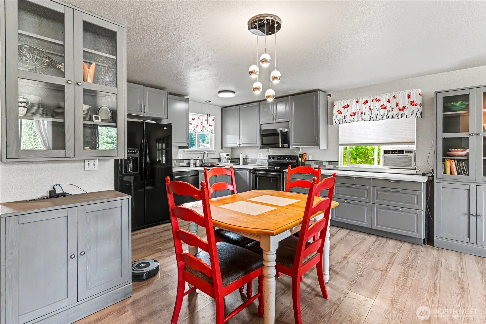 251 E Nikki Lane Property Photo 3