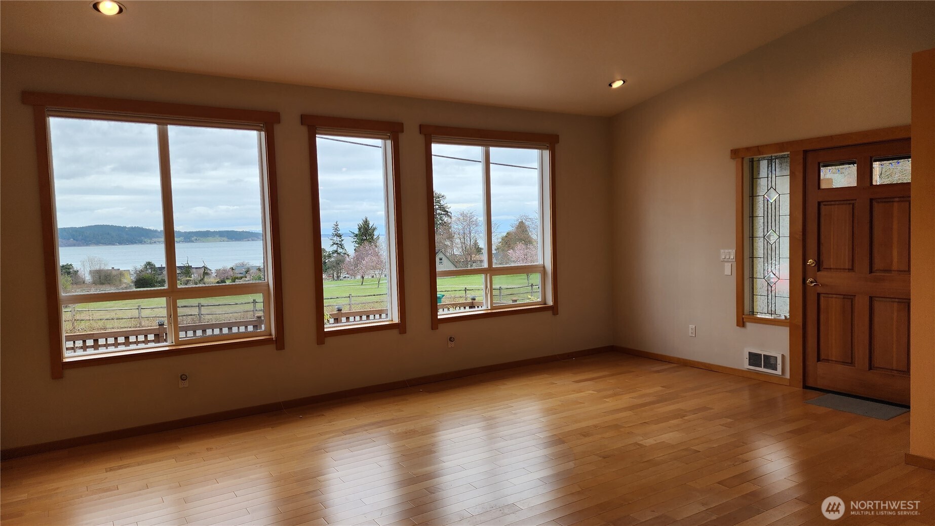 825 Brokaw Road Property Photo 15