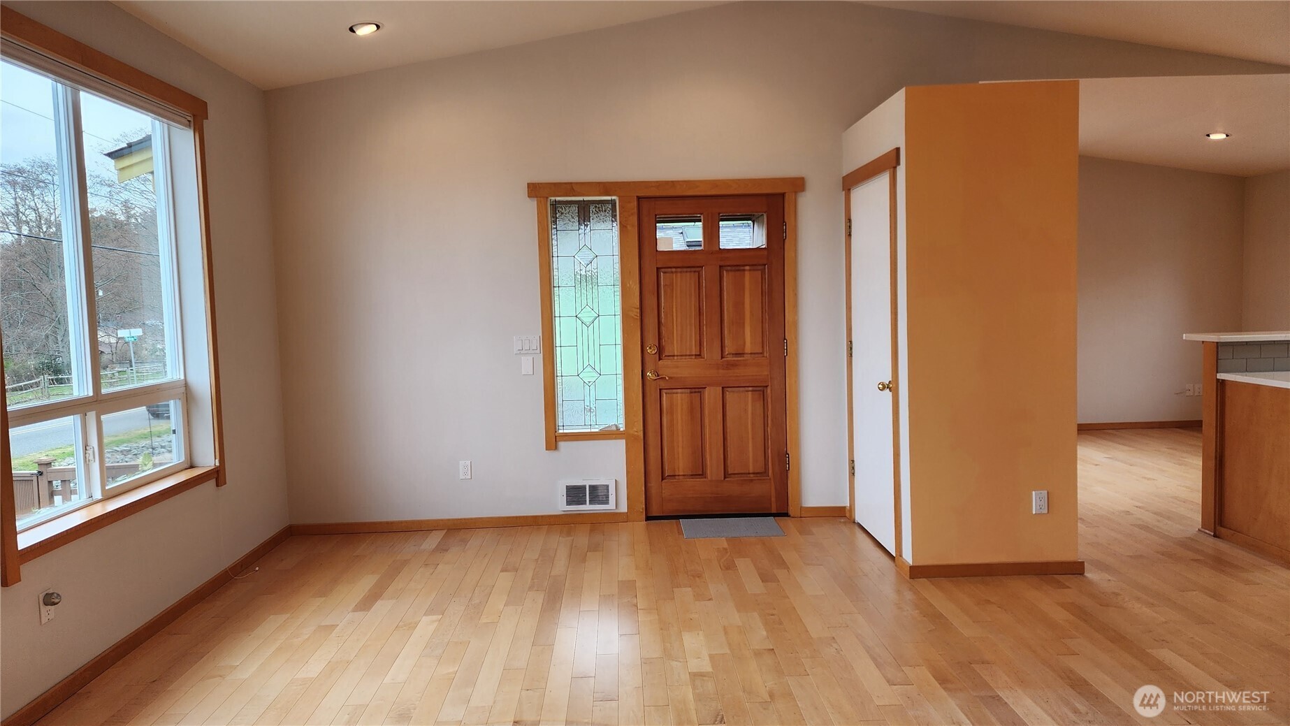 825 Brokaw Road Property Photo 17