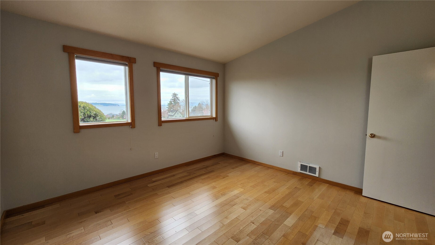 825 Brokaw Road Property Photo 32