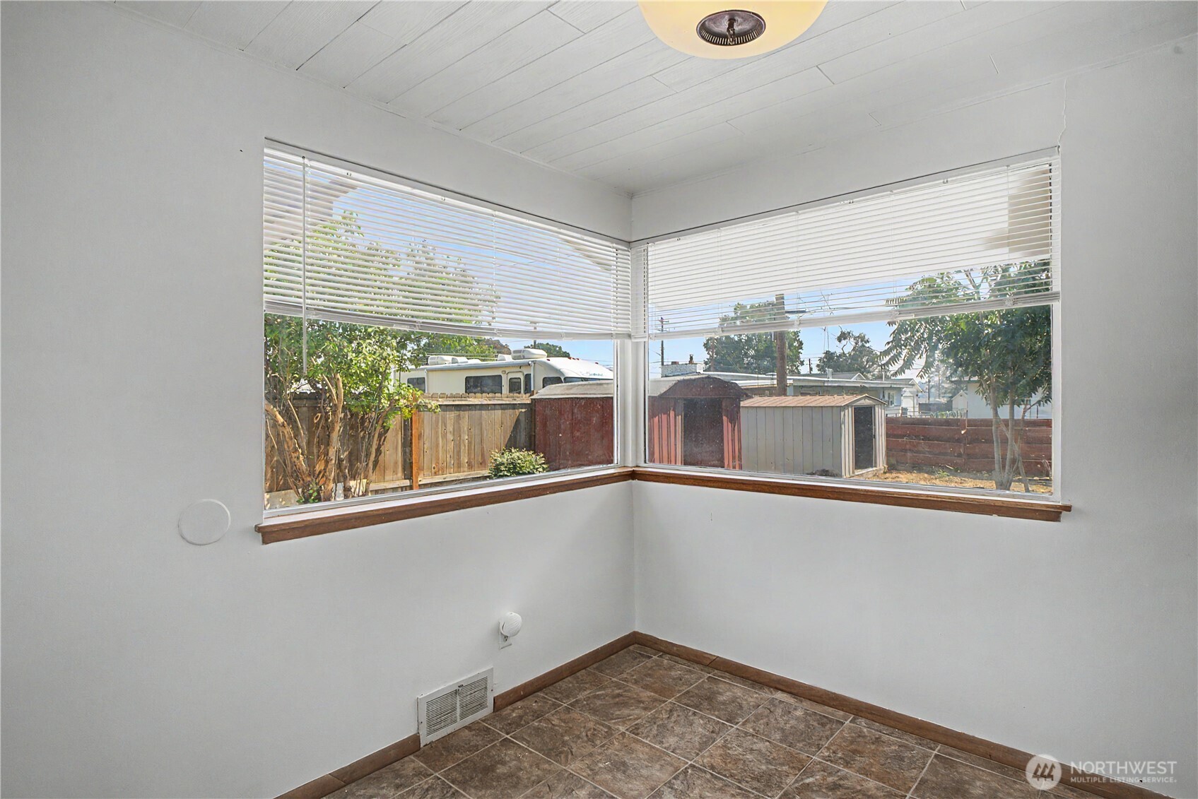 2607 W Texas Street Property Photo 15