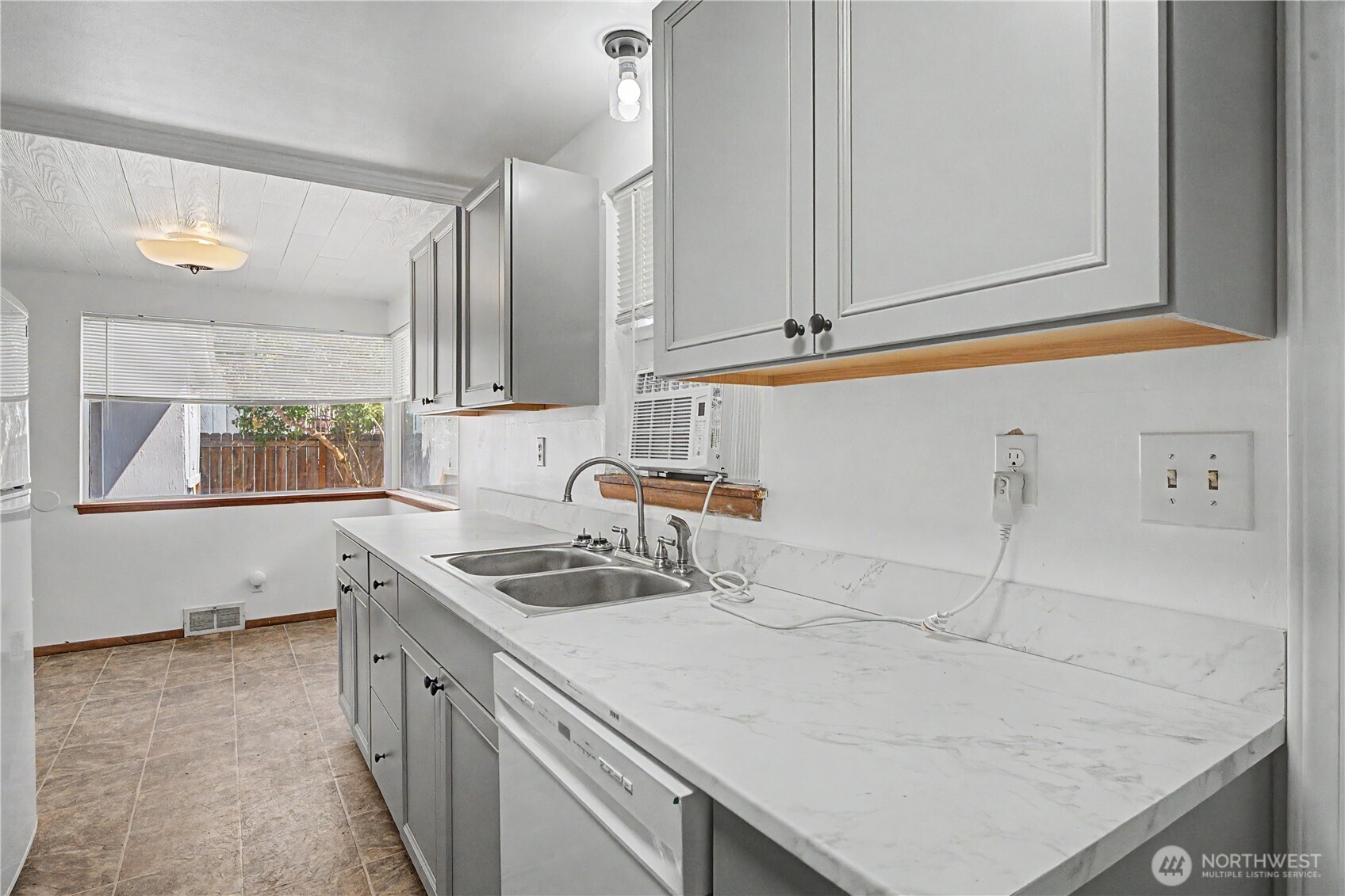 2607 W Texas Street Property Photo 17