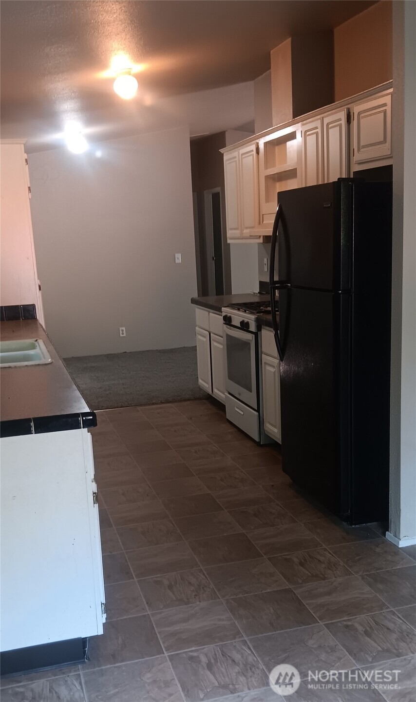 101 E Herron Place Property Photo 7