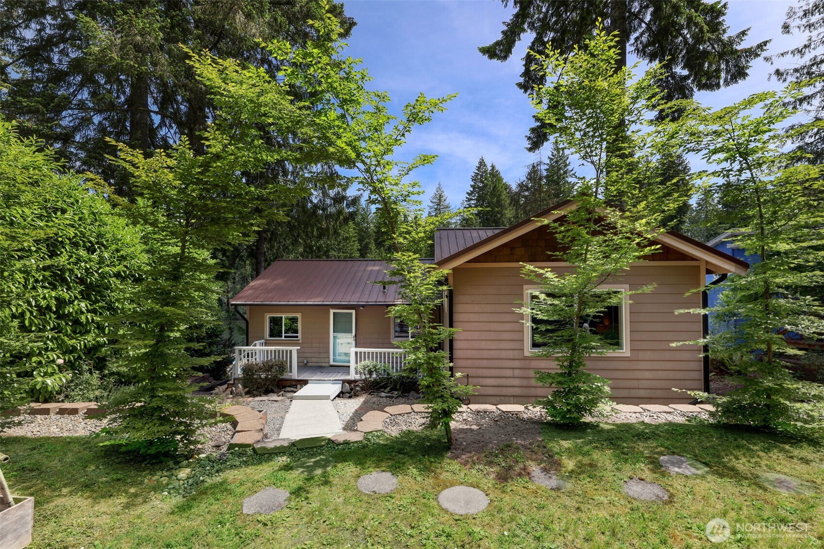 292 Ne Lake Drive Property Photo 3