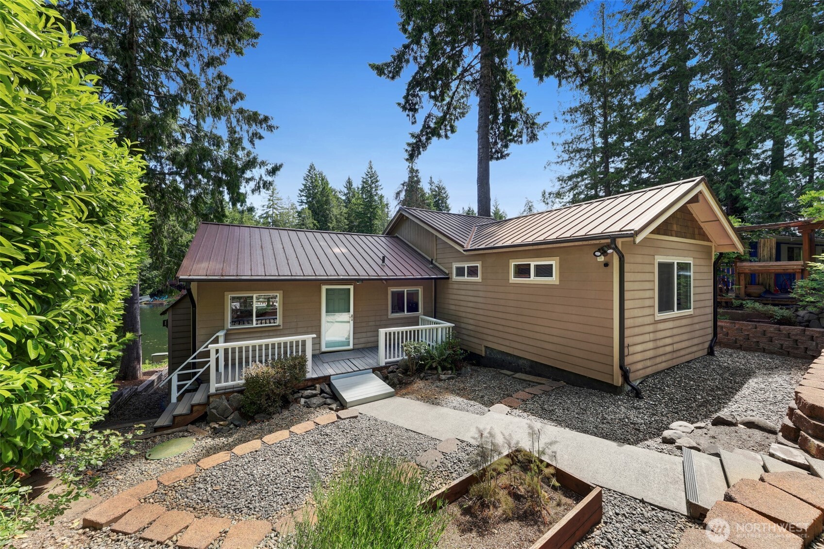 292 Ne Lake Drive Property Photo 4