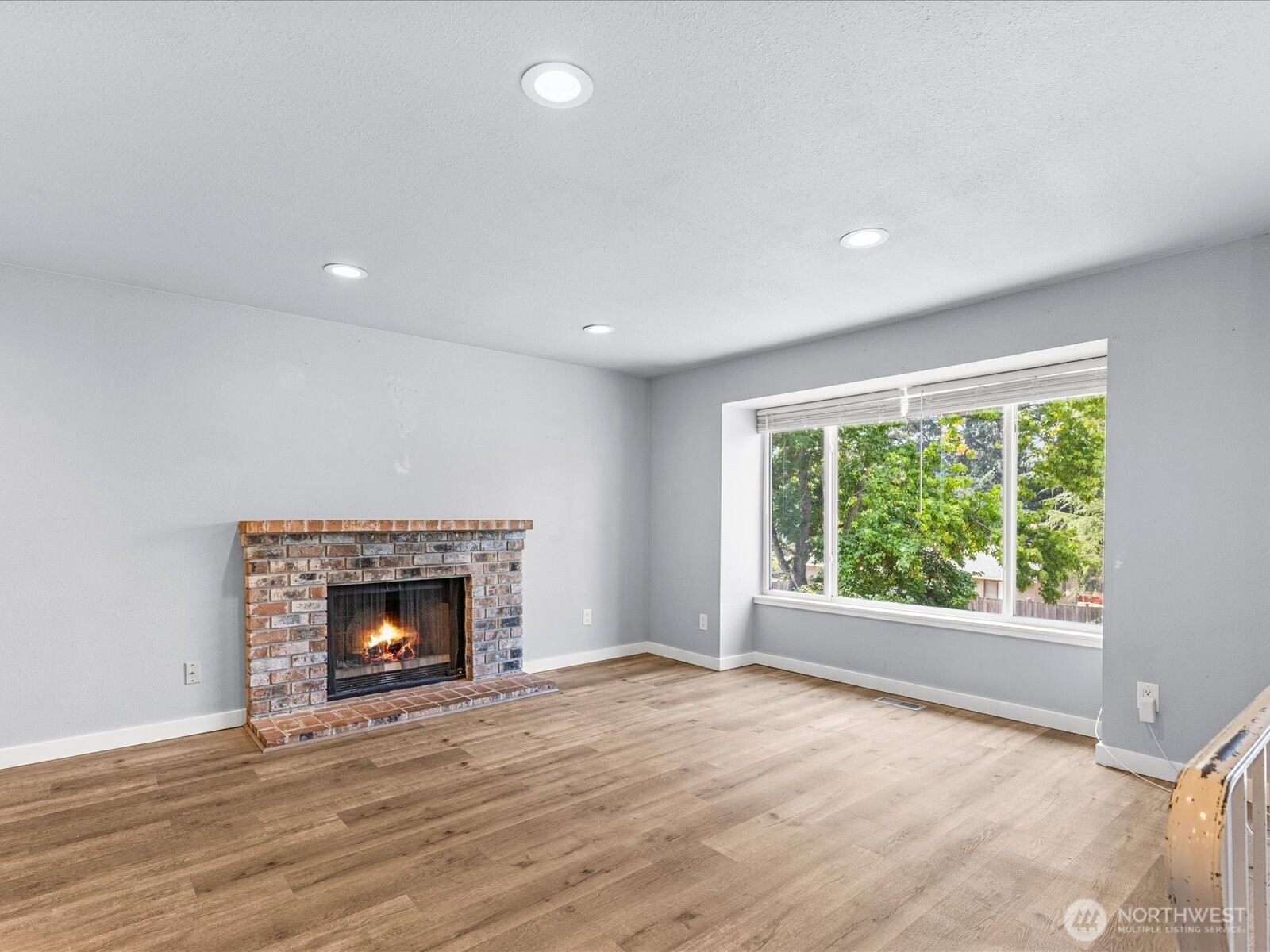 31624 3rd Place Property Photo 4