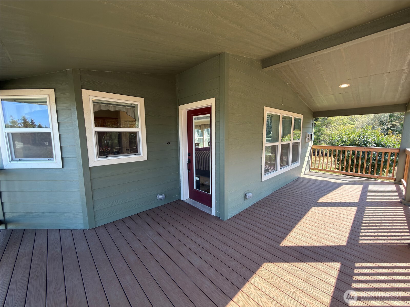 160 Sea Lawn Drive Property Photo 2