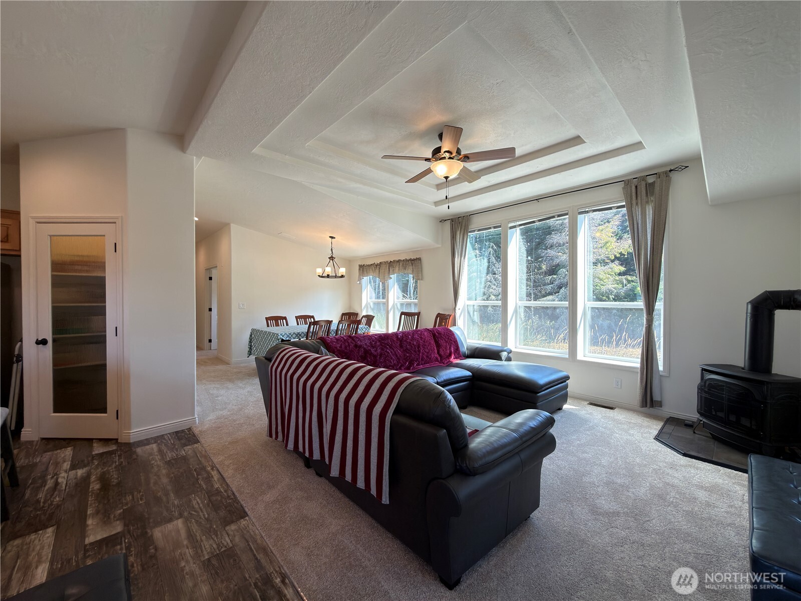160 Sea Lawn Drive Property Photo 3